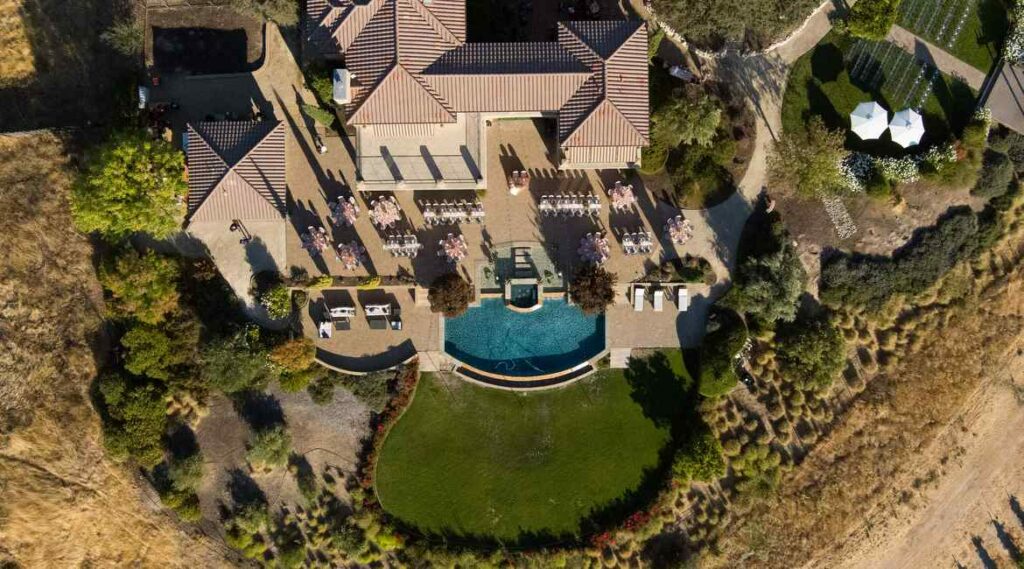 Mira Vista Estate photo 2